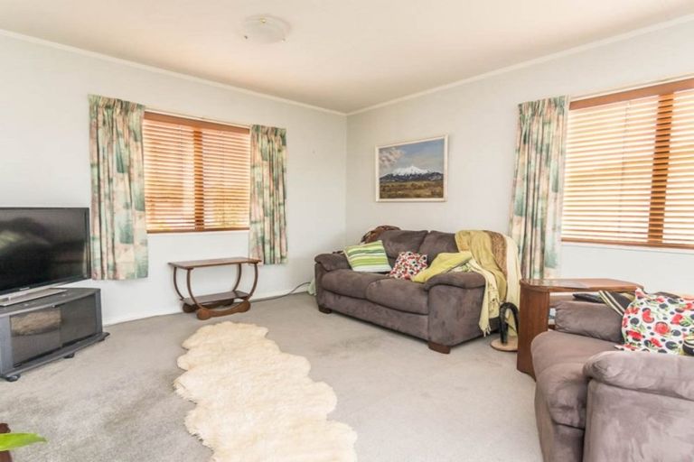 Photo of property in 1/28 Neil Avenue, Te Atatu Peninsula, Auckland, 0610