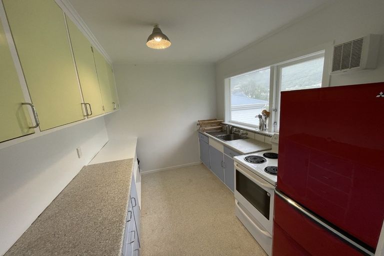 Photo of property in 6/139 Queens Drive, Lyall Bay, Wellington, 6022