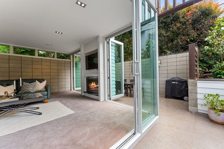 Photo of property in 12b Parr Terrace, Castor Bay, Auckland, 0620