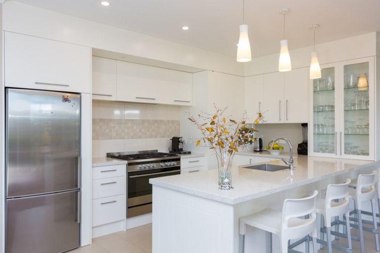 Photo of property in 7a Royal Heights, Glen Avon, New Plymouth, 4312