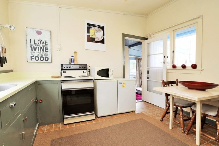 Photo of property in 16 Walker Street, Riverton/aparima, Riverton, 9822