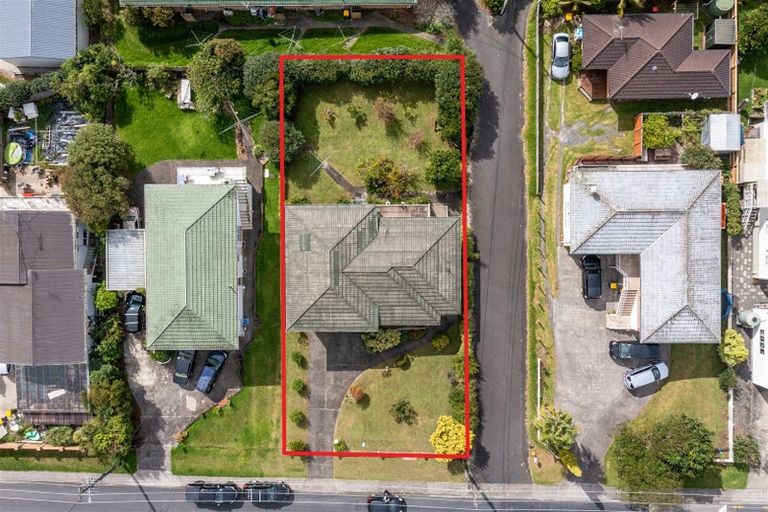 Photo of property in 84 Royal View Road, Te Atatu South, Auckland, 0610