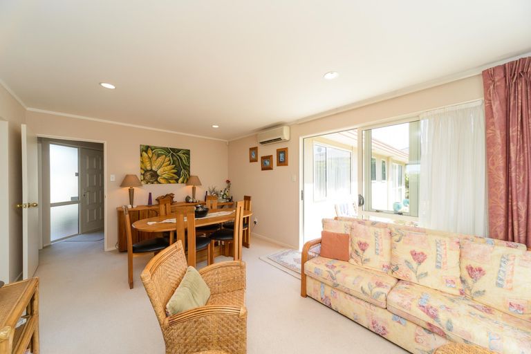 Photo of property in 100 Parnell Heights, Kelvin Grove, Palmerston North, 4414