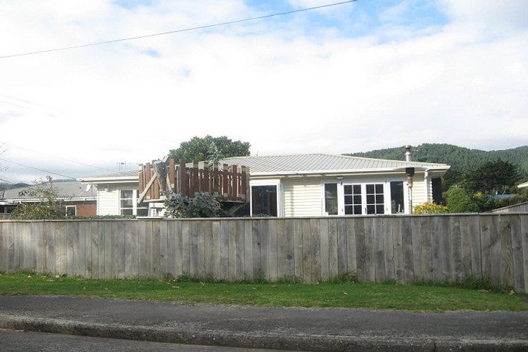 Photo of property in 9 Clarkes Crescent, Paekakariki, 5034