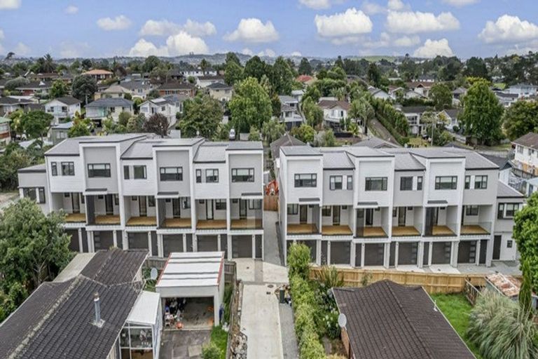 Photo of property in 345 Pakuranga Road, Pakuranga Heights, Auckland, 2010