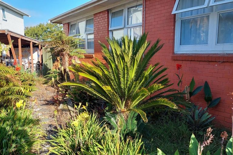 Photo of property in 73 Tiraumea Drive, Pakuranga, Auckland, 2010