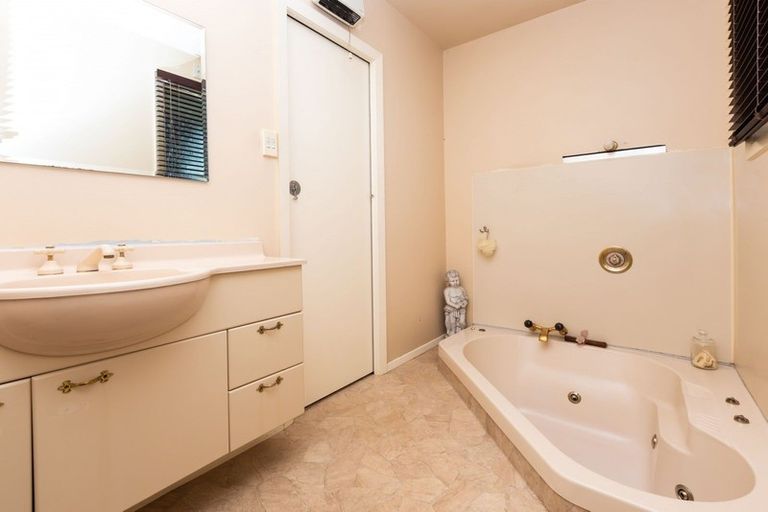 Photo of property in 36 Warren Crescent, Hillmorton, Christchurch, 8025