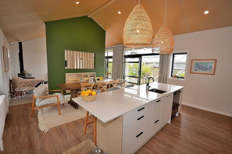 Photo of property in 33 Rauparaha Street, Waikanae Beach, Waikanae, 5036