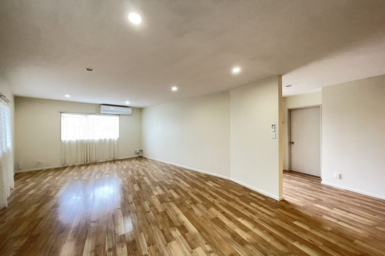 Photo of property in 14a Cypress Place, Sunnynook, Auckland, 0620