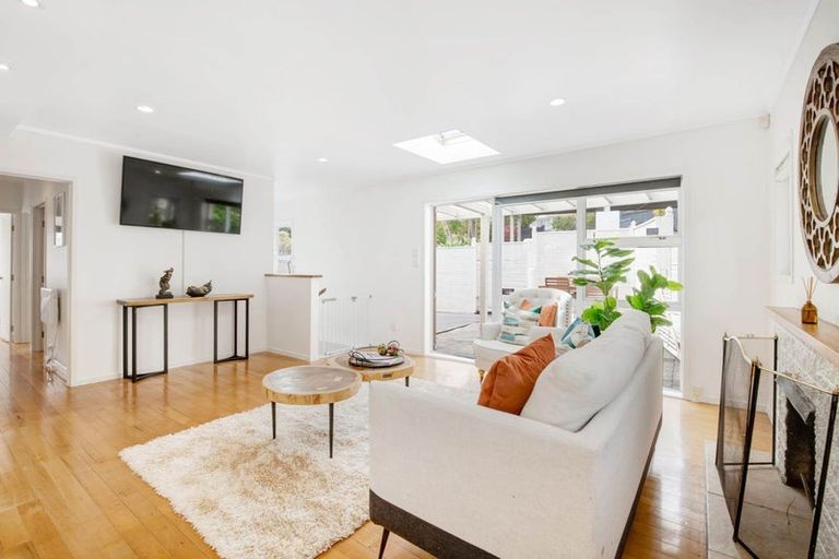 Photo of property in 5 William Souter Street, Forrest Hill, Auckland, 0620