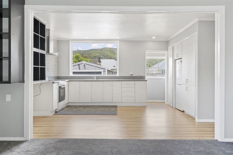 Photo of property in 34 Milne Crescent, Taita, Lower Hutt, 5011