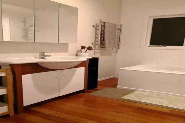 Photo of property in 1/134 Nile Road, Milford, Auckland, 0620