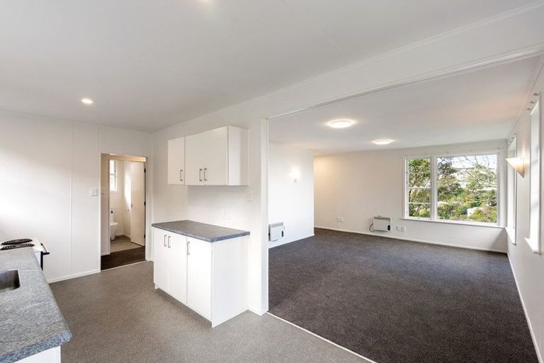Photo of property in 98 Ruskin Road, Newlands, Wellington, 6037