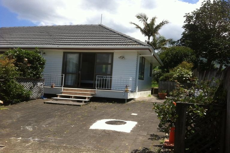 Photo of property in 1/181 Chivalry Road, Glenfield, Auckland, 0629