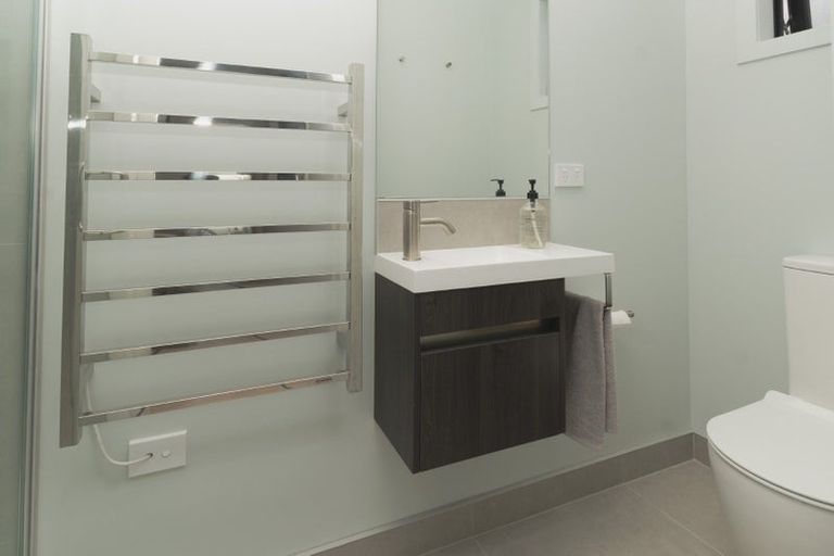 Photo of property in 4e Nerita Place, Long Bay, Auckland, 0630