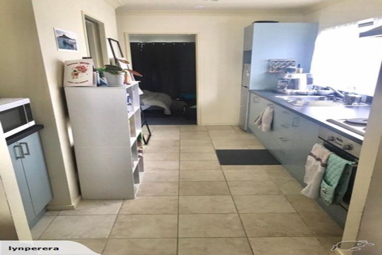 Photo of property in 4 Loasby Crescent, Newlands, Wellington, 6037