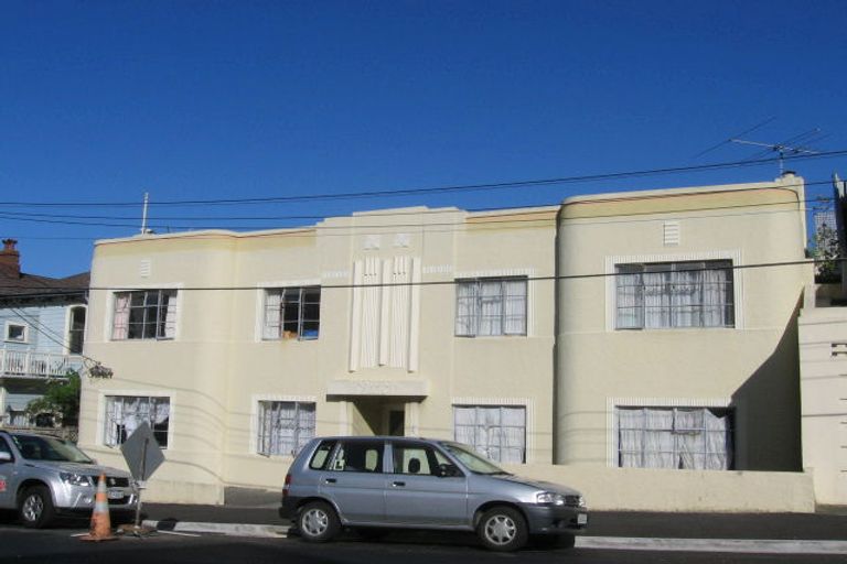 Photo of property in Hamilton Flats, 5/9 Hawker Street, Mount Victoria, Wellington, 6011