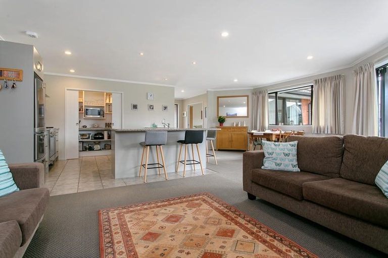 Photo of property in 19 Lilac Close, Cambridge, 3434