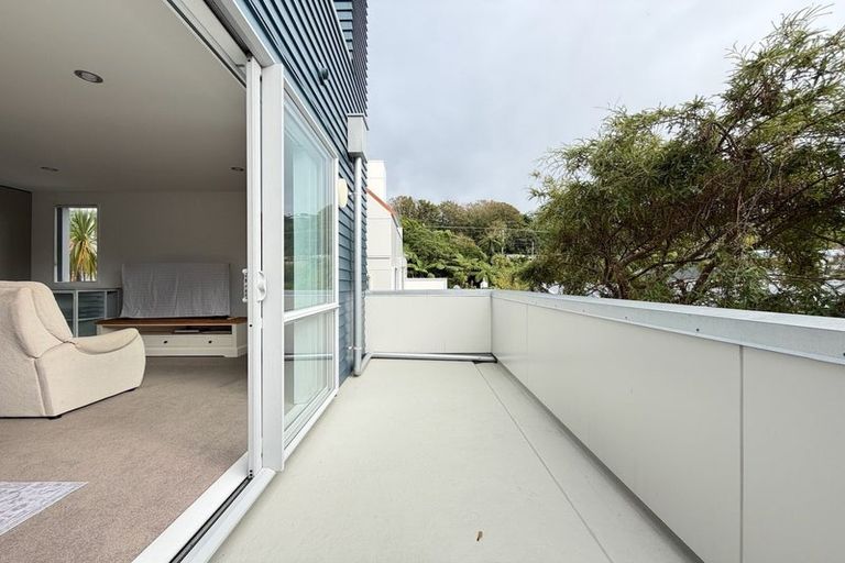 Photo of property in 3/12 Agra Crescent, Khandallah, Wellington, 6035