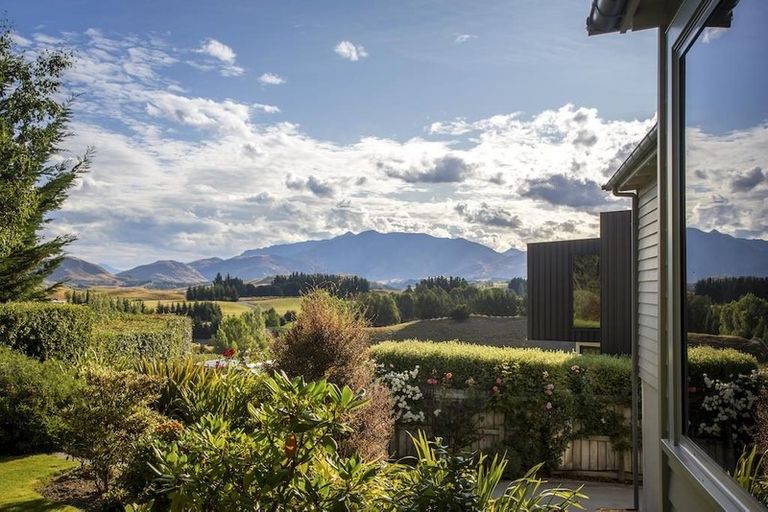 Photo of property in 22 Advance Terrace, Arrowtown, 9302