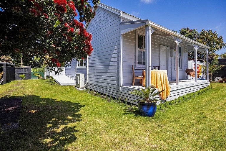 Photo of property in 10 Lincoln Street, Patea, 4520
