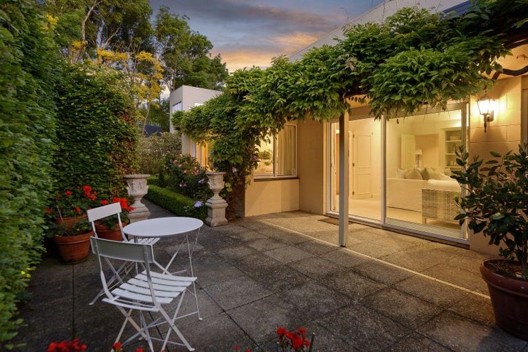 Photo of property in 2/89 Merivale Lane, Merivale, Christchurch, 8014