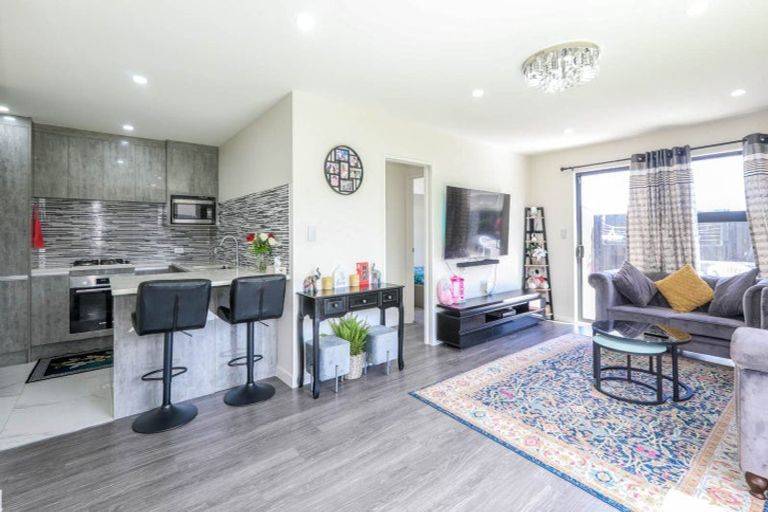 Photo of property in 16 Rosarina Lane, Takanini, 2112