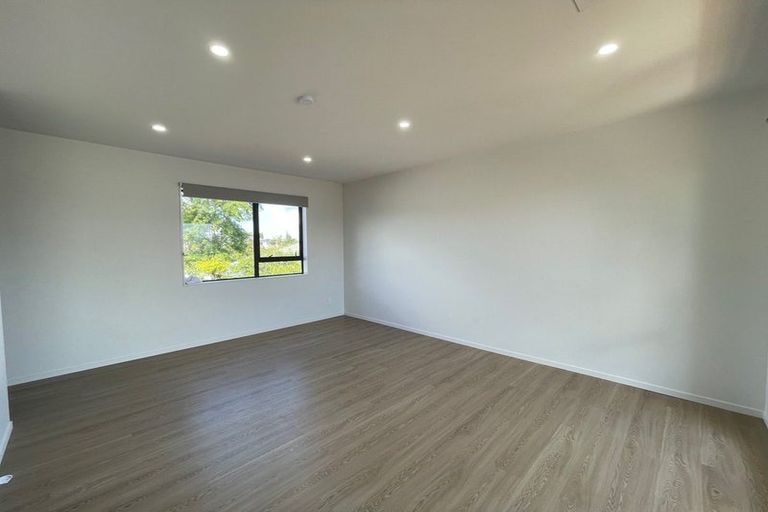 Photo of property in 4/13 Blockhouse Bay Road, Avondale, Auckland, 1026