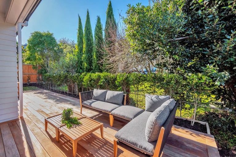 Photo of property in 414b Beach Road, Mairangi Bay, Auckland, 0630