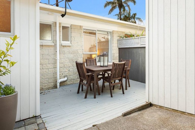 Photo of property in 2/67 Brigantine Drive, Beach Haven, Auckland, 0626