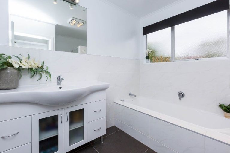 Photo of property in 21 Barton Road, Heretaunga, Upper Hutt, 5018