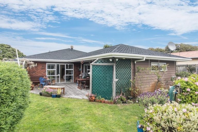 Photo of property in 59 Queens Road, Waikanae Beach, Waikanae, 5036