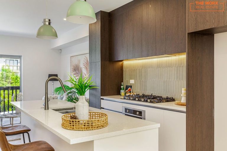 Photo of property in 39 Lawson Creek Street, Massey, Auckland, 0614