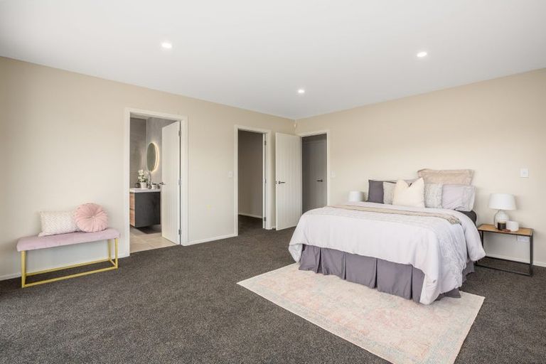 Photo of property in 4 Omaka Place, Aotea, Porirua, 5024