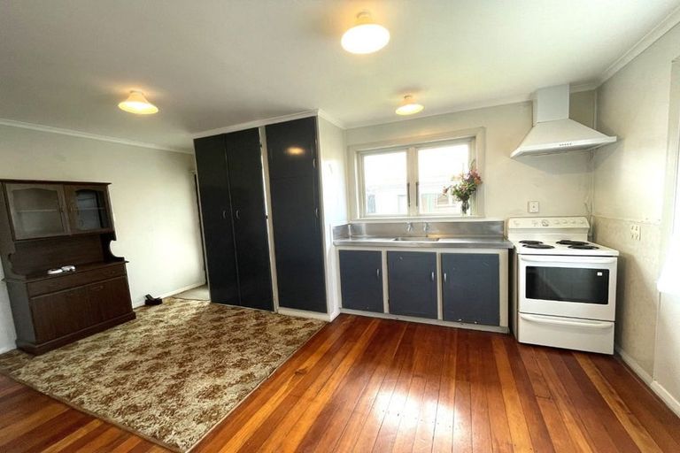 Photo of property in 4 Holford Street, Westown, New Plymouth, 4310