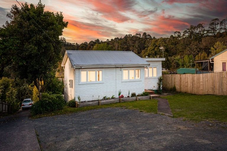 Photo of property in 1/637 Swanson Road, Swanson, Auckland, 0612