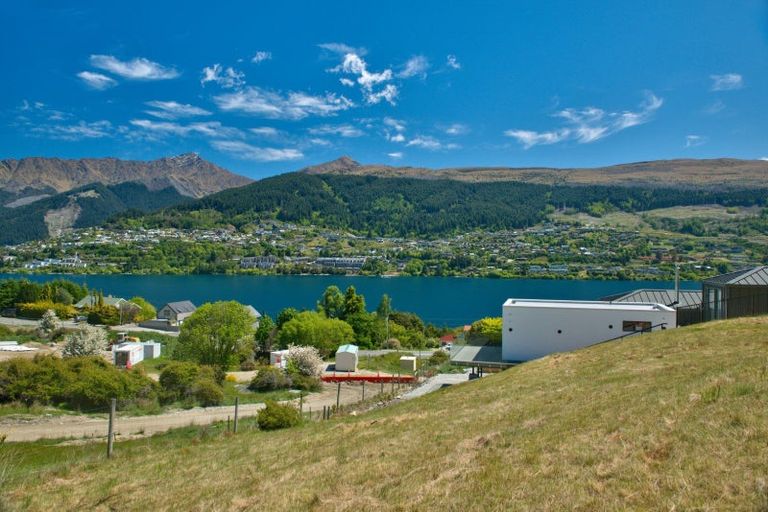 Photo of property in 10 Red Deer Rise, Kelvin Heights, Queenstown, 9300