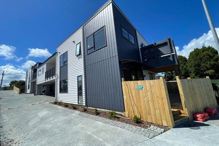 Photo of property in 4/13 Blockhouse Bay Road, Avondale, Auckland, 1026