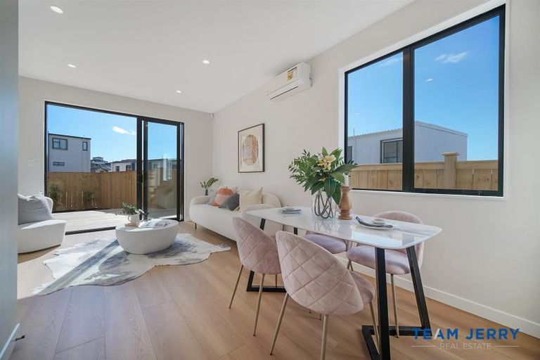 Photo of property in 5 Tieke Lane, Kenepuru, Porirua, 5022