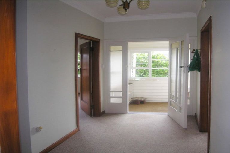Photo of property in 11 Lucknow Terrace, Khandallah, Wellington, 6035