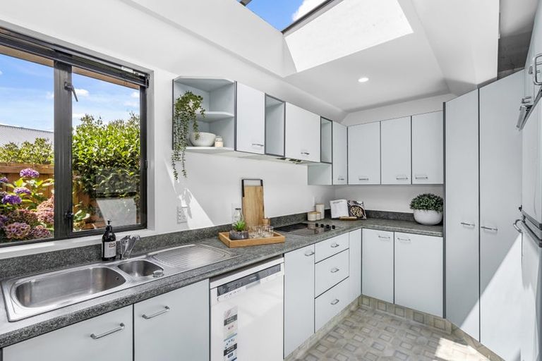 Photo of property in 16a Greers Road, Ilam, Christchurch, 8041