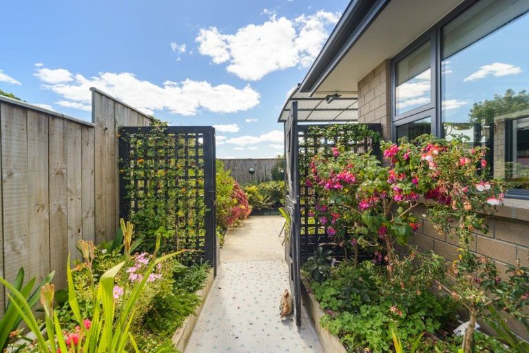 Photo of property in 43a Abraham Crescent, Milson, Palmerston North, 4414