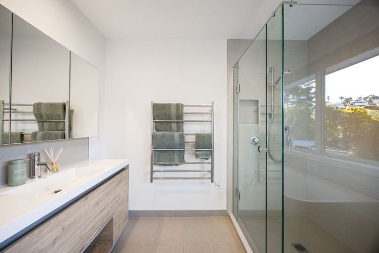 Photo of property in 34 Parr Terrace, Castor Bay, Auckland, 0620