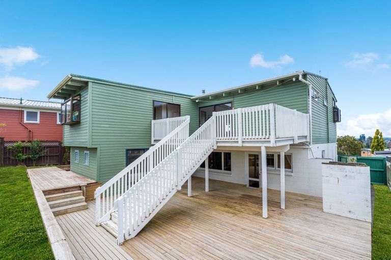 Photo of property in 42 Spence Road, Henderson, Auckland, 0612