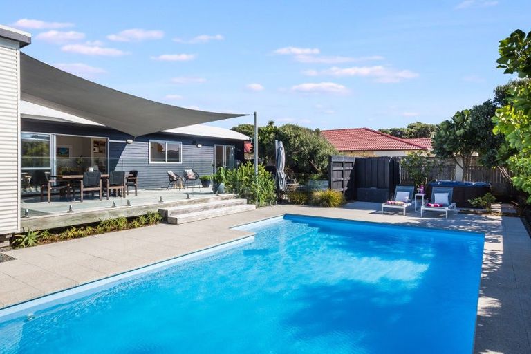 Photo of property in 141 Field Way, Waikanae Beach, Waikanae, 5036