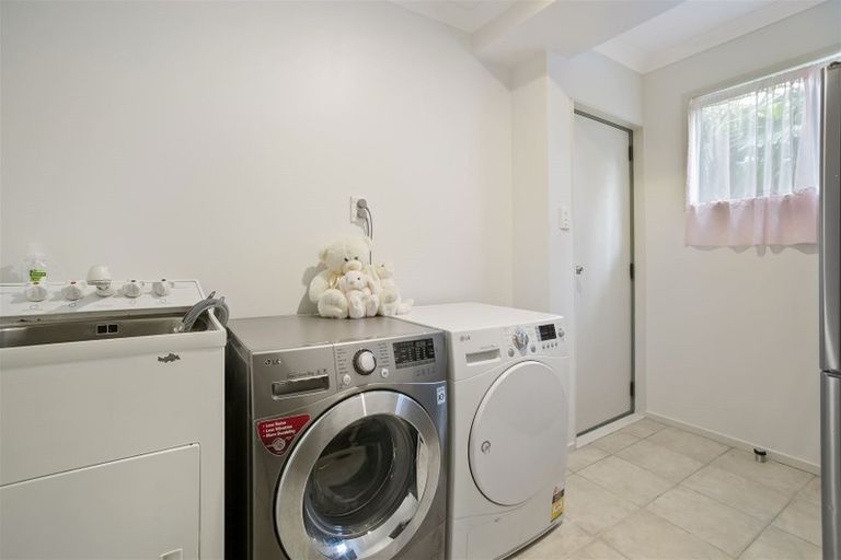 Photo of property in 24a Alexander Street, Cockle Bay, Auckland, 2014