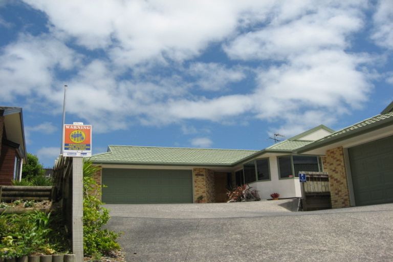 Photo of property in 20 The Glade South, Pukekohe, 2120