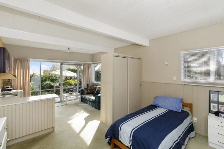 Photo of property in 11 Rangitoto View Road, Cockle Bay, Auckland, 2014