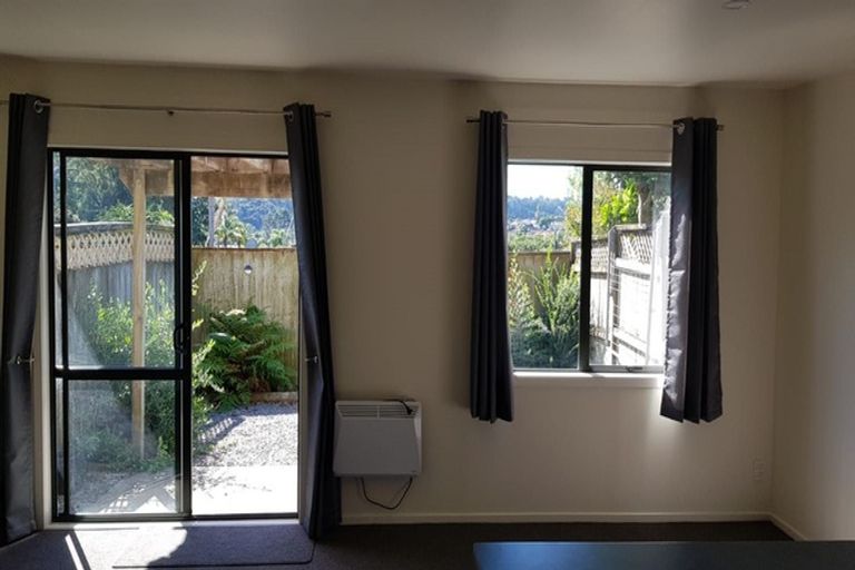 Photo of property in 2/3 Orwell Road, Greenhithe, Auckland, 0632