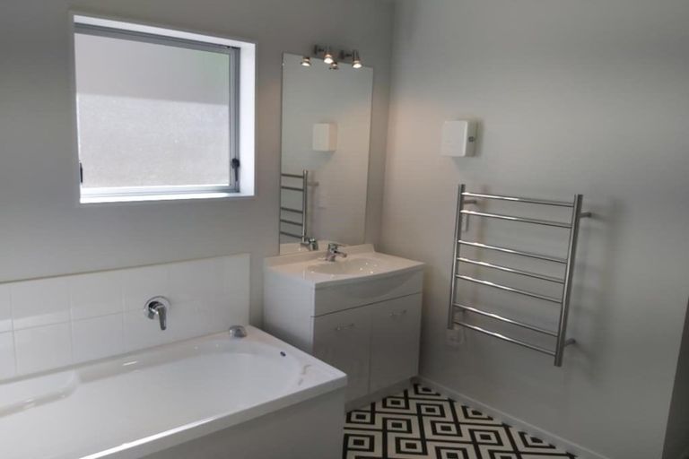 Photo of property in 7d Marjory Close, Broadmeadows, Wellington, 6035